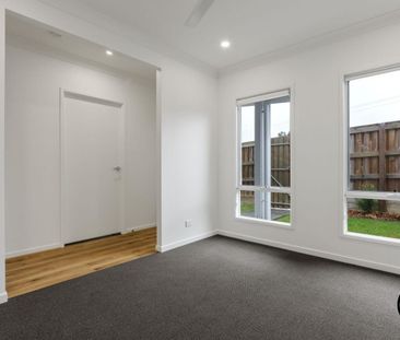 Stylish & Spacious Home with Dual Access in Prime Location - Photo 2