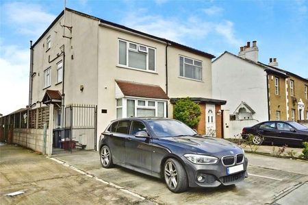 Staines Road, Hounslow, TW4 - Photo 3