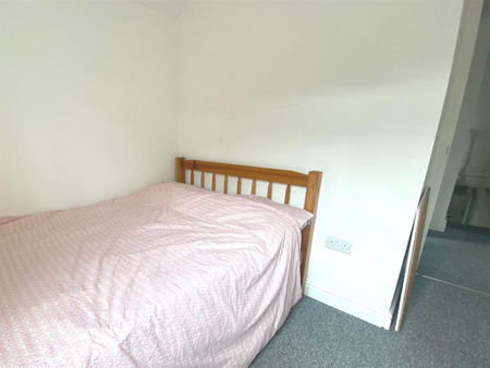 4 bedroom private hall to rent - Photo 5