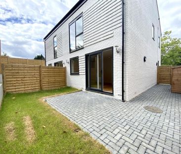 Bagshot Manor Gardens, Bagshot, Surrey, GU19 - Photo 2