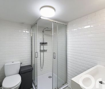 A louer superbe T2 meublé de 40 m² au 38 Rue Charles MONTALAND 6910... - Photo 5