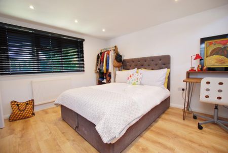 4 bedroom semi-detached house to rent - Photo 4