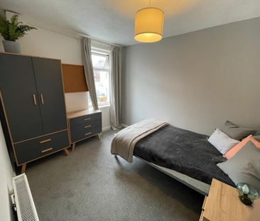 4 bedroom end of terrace house to rent - Photo 6