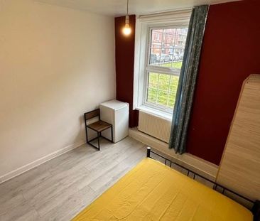 Room in a Shared Flat, Chicksand House, E1 - Photo 6