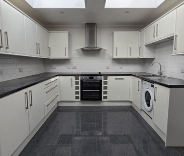 2 bedroom semi-detached house to rent - Photo 2