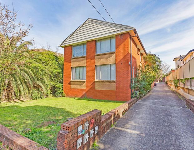 Modern Two Bedroom Apartment - Photo 1
