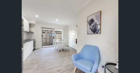 MODERN, FULLY FURNISHED, STUDIO APARTMENT - Photo 2