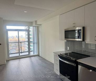 Yonge & Sheppard Bright +Spacious 1Bdrm +Den Open Concept Living Room - Photo 3