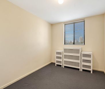 Riverside Residence - Partly Furnished - Photo 2