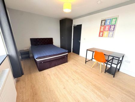 6 bedroom terraced house to rent - Photo 3