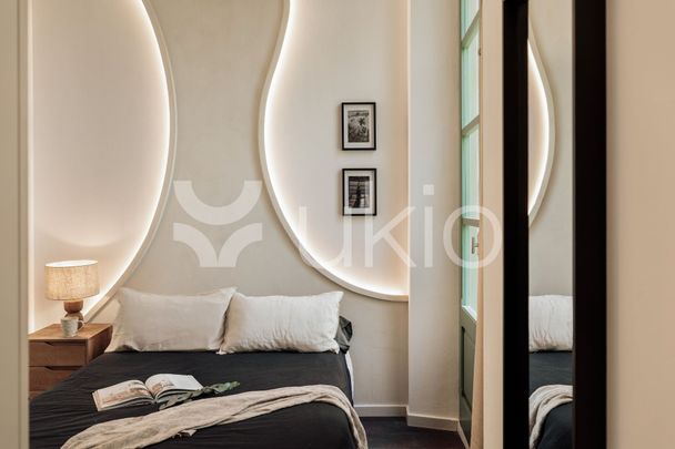 Apartamento de alquiler en Carrer D'avinyó, Barri Gòtic - Photo 1