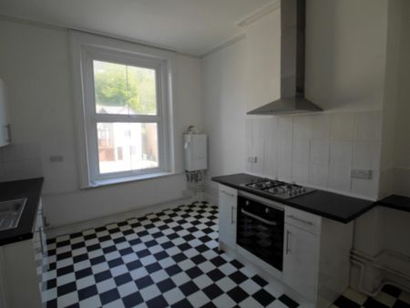 2 bedroom flat to rent - Photo 4