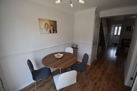 Southlands, Basingstoke - Photo 4