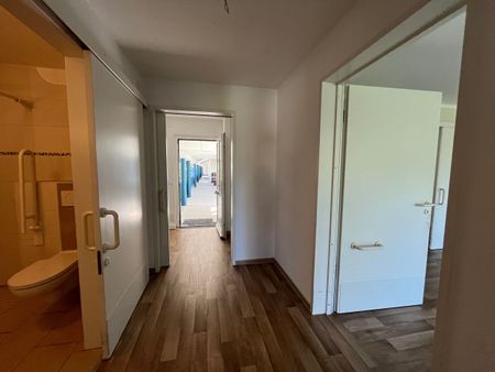 geräumige 2- RWE mit Balkon & Fahrstuhl in einer Mehrgenerationen – Wohnanlage / Königshufen ! - Photo 5