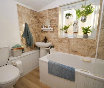 3 bedroom detached house to rent - Photo 3