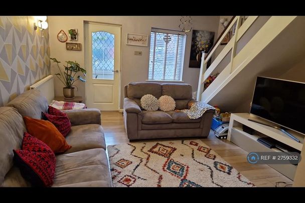 4 bedroom terraced house to rent - Photo 1