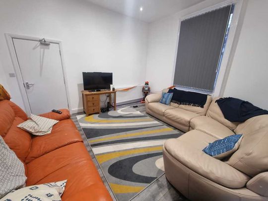 7 Bed Student Accommodation - Photo 1