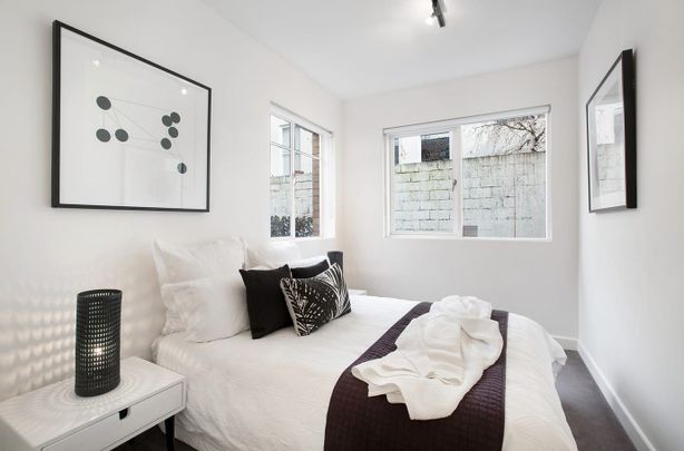 2/74 Mathoura Road TOORAK - Photo 1
