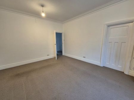 2 Bed Flat, Golders Green Road, NW11 - Photo 4