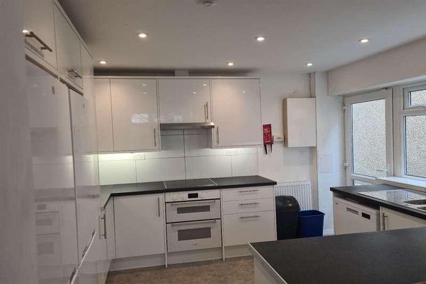 Bedroom Detached House In Bournemouth, BH9 - Photo 1