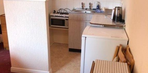 1 bed Studio - To Let - Photo 2