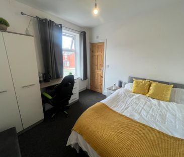 1 bedroom in a house share to rent - Photo 2