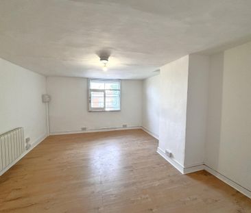 High Street, Leighton Buzzard - Photo 3