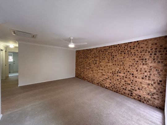 Content Carisbrooke - Photo 1