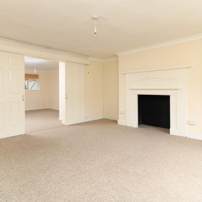 1 bedroom ground floor flat to rent - Photo 1
