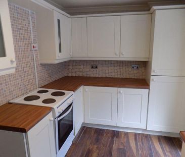 2 bedroom terraced house to rent - Photo 4