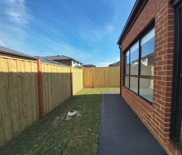 Splendid 4Br Family Home in Bonnie Brook! - Photo 4