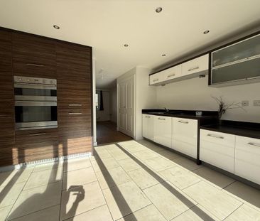 4 bedroom terraced house to rent - Photo 5