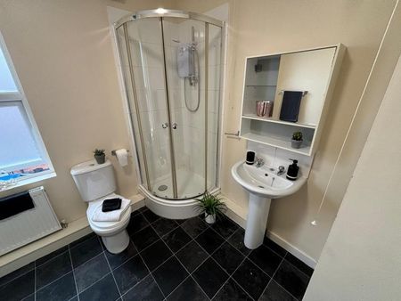 3 bedroom end of terrace house to rent - Photo 3