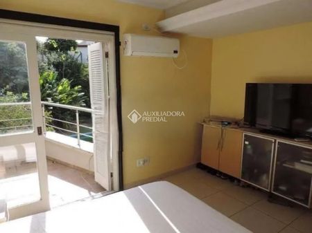 Casa com 4 quartos e 500m² para alugar em Vila Ipiranga, Porto Alegre. - Foto 4