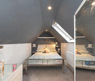 4 bedroom semi-detached house to rent - Photo 1