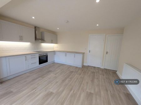 3 bedroom terraced house to rent - Photo 4