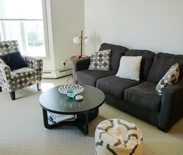 1 Bed Top Floor Condo For Rent In Royal Oak - Photo 3