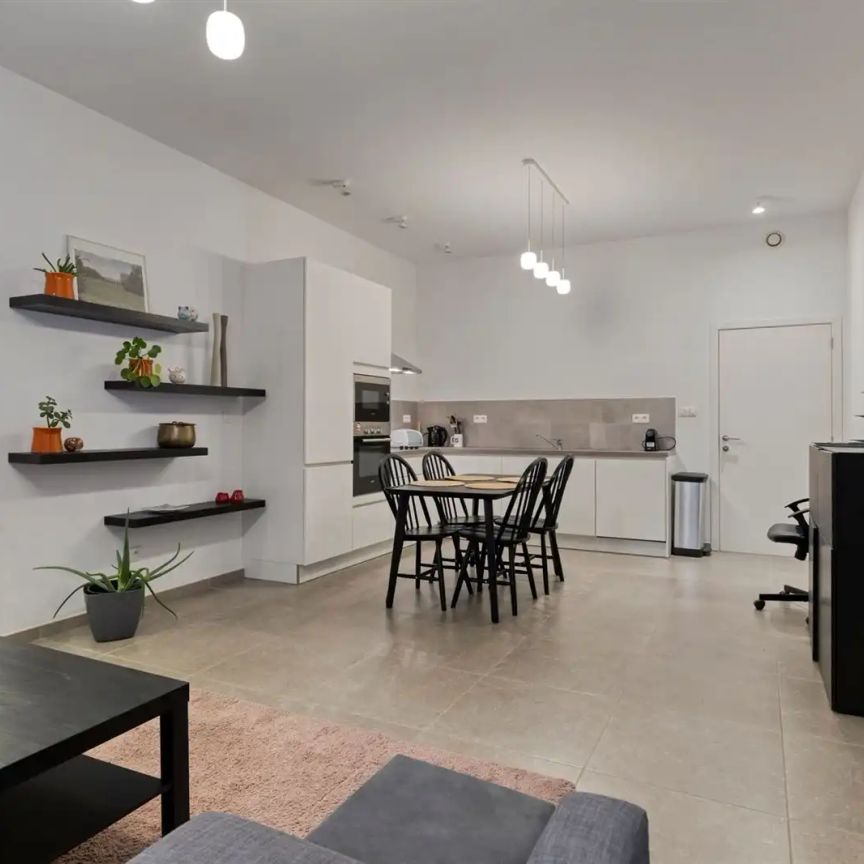 VOLLEDIG GERENOVEERD & GEMEUBELD APPARTEMENT IN HET HART VAN DE DIAMANTBUURT - Foto 1