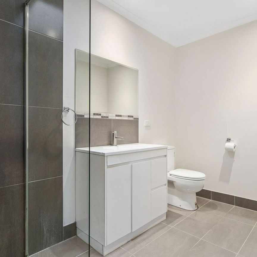 Beachside - Refreshed 2 Bedroom, 1 Bathroom Unit, Lock-up Garage, FHSZ - Photo 1