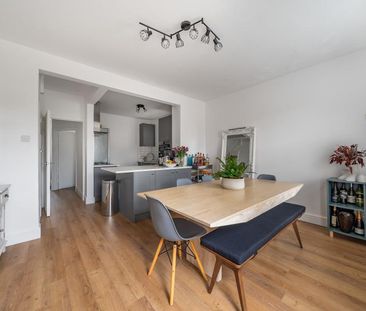 Caxton Gardens, Guildford - 3 bedrooms Property for lettings - Seym... - Photo 4