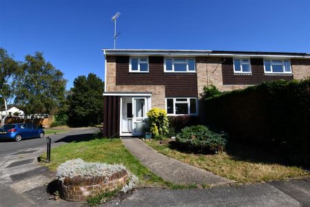 3 bedroom end of terrace house to rent - Photo 2