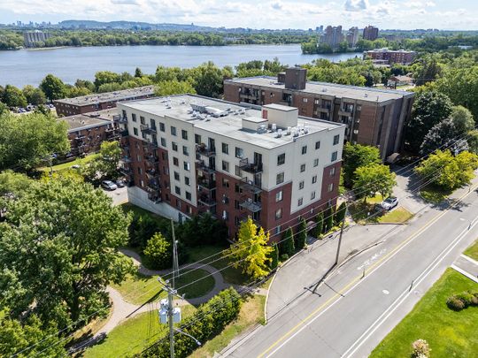 1750 Boulevard Lévesque Est, Laval, QC - Photo 1