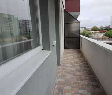 Închiriez apartament de 2 camere,situat in cartierul Turnisor,bloc nou - Photo 1