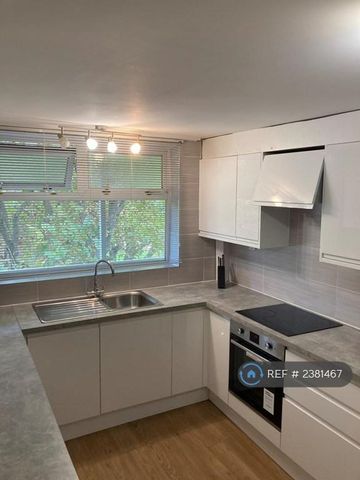 1 bedroom in a flat share to rent - Photo 5