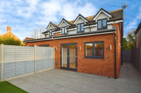 3 bedroom semi-detached house to rent - Photo 3