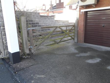 2 bedroom maisonette to rent - Photo 5