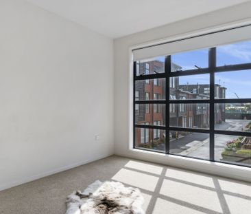 Sunny Townhouse in Prime Summer Spot - Photo 6