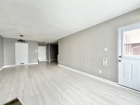 For Lease - 126 Bell Farm Road Unit# 414, Barrie, Ontario - Photo 3