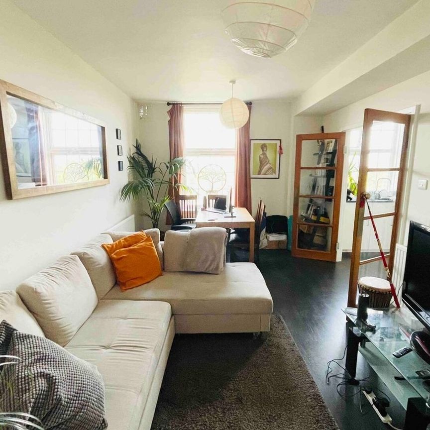 1 Bed Flat, Telford Court, SW2 - Photo 1