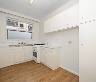 Unit 10/10 Charnwood Grove, - Photo 4